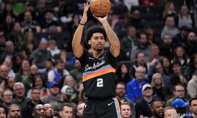 回来吧！曝800w球队选项被拒绝：勇士3冠中锋成自由球员！