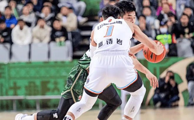 巴萨重磅官宣!与30岁金球先生签约4年 将穿16号球衣 总价7650万欧