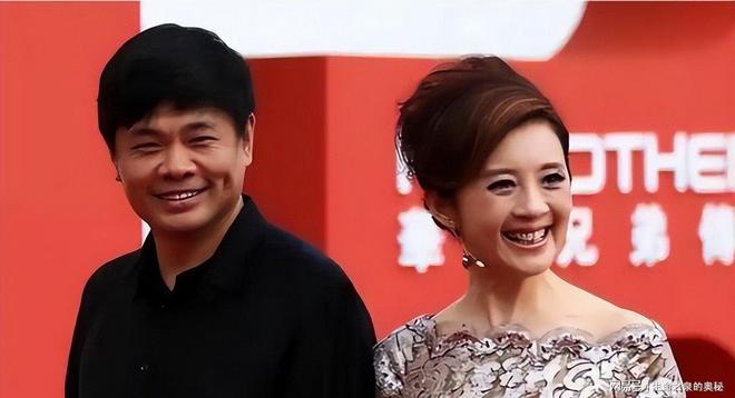 泰国版释永信翻车,最魔幻的还是那张橙色的餐桌
