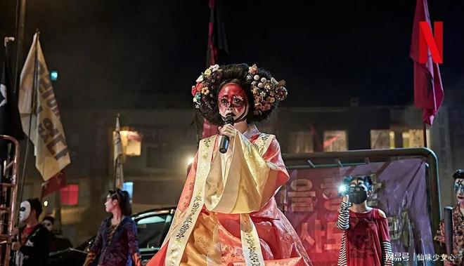 太“下流”了！山东家长怒斥课外书《狼王梦》中描写母狼哺乳的文字，认为内容不适合小学生阅读，引发争议