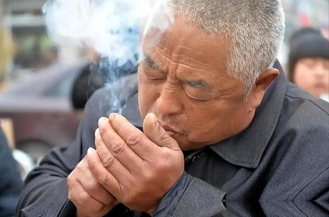 当饱受质疑的郑钦文遇上万众瞩目的伊埃拉