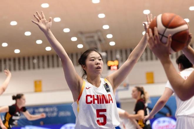 太离谱,中国女篮宣布最新决定,国际联赛震惊,又被球迷笑话