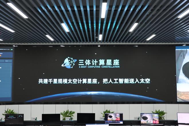 31岁比安卡穿透视黑内衣出镜,曾回应外界对她穿着的批评