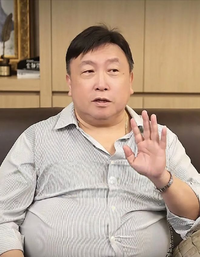 被红牌罚下！43岁前皇马少帅拒踢点球大战 率队离场：赶不上飞机了