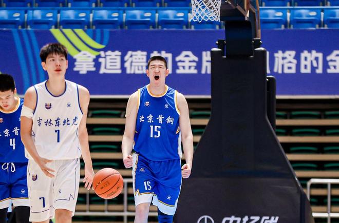康韦尔19+3伯里斯18分 热火7人得分上双大胜雄鹿