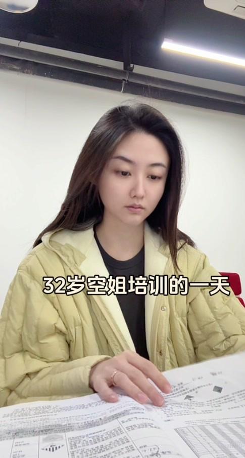 祸不单行!被立案调查才9天,53岁郭德纲再迎噩耗,演出全部叫停,网友:天狂有雨,人狂有祸