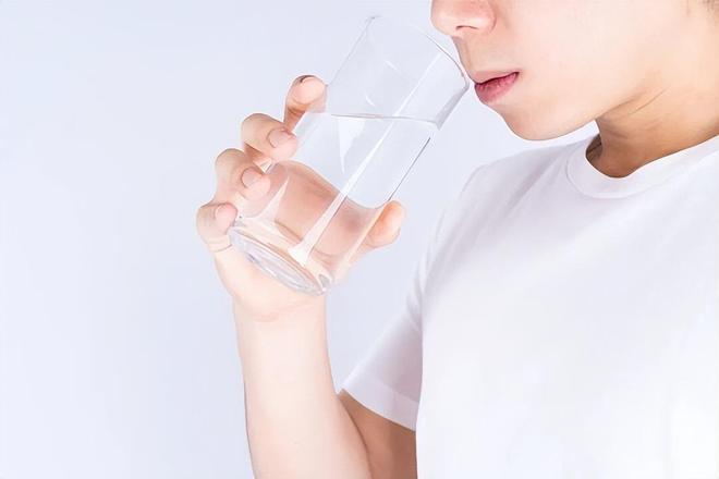 当饱受质疑的郑钦文遇上万众瞩目的伊埃拉