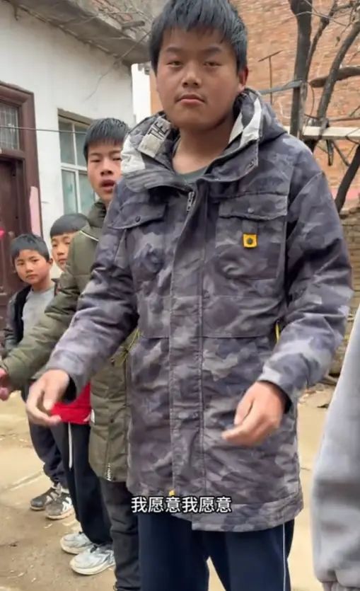 金龟子女儿被曝家暴老公、殴打妈妈,本人发视频回应