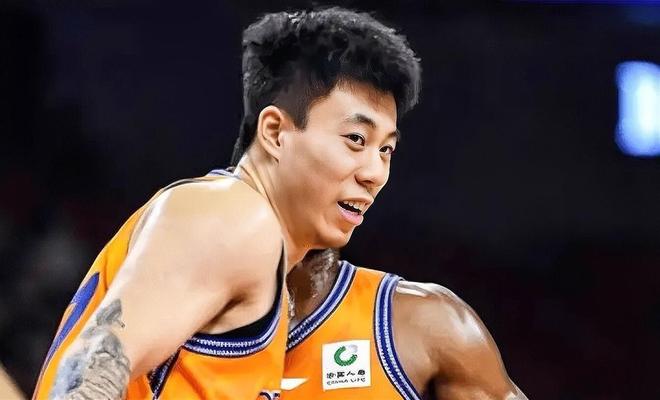 第10届杨浦区足球超级联赛开幕，四平路街道主场4:0零封对手开门红