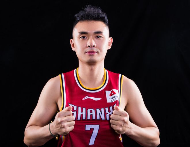 独行侠快船谈判交易!乌杰里欲再联手小卡 愿送华盛顿+克莱+签位