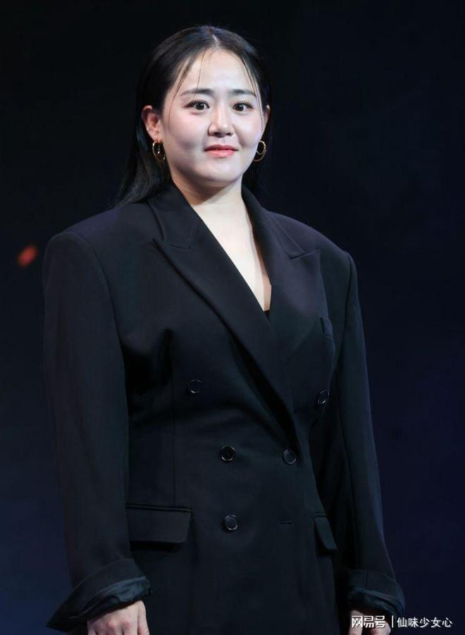 太“下流”了！山东家长怒斥课外书《狼王梦》中描写母狼哺乳的文字，认为内容不适合小学生阅读，引发争议